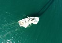 bateau à voile haut du mât surbateau à voile voilier mer